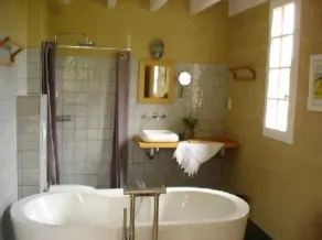 Typical regional house, fully and tastefully renovated with old bricks and beams, very sunny surrounded by old trees & vinyards, close to huge beaches & golf courses. - Image 3