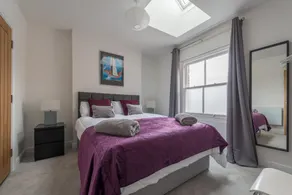Elegant Central Henley Apartment - Image 5