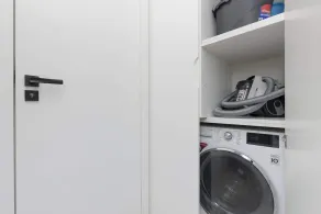 Comfortable Apartment | Close to Airport | Parking. - Image 2