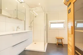Este chalé está equipado com lareira a gás e sauna de infravermelho. - Image 3
