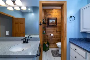 Private spacious beach retreat on Wall Lake. - Image 3
