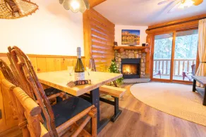 Baker Creek | Jacuzzi Suite - Image 2