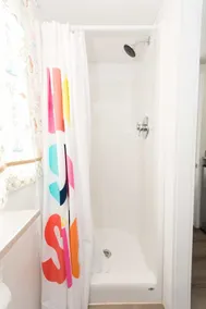 Tiny Aqua Oasis - Tiny House qui peut accueillir 6 confortablement WiFi gratuit - Image 3
