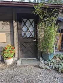 Studio Cabin, minutes from lake and trails - Image 5