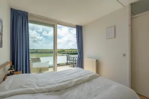 Alluring Coastal Apartment - Image 4
