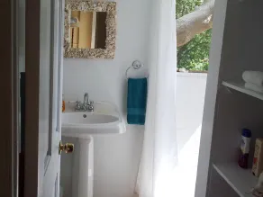 Cute Cozy Cottage with private entrance and ocean views in prime neighborhood - Image 2