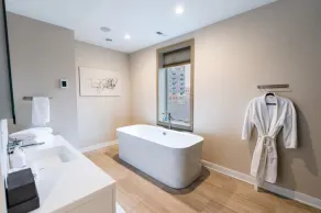 Luxury House in the heart of Old Town with Parking - Image 5