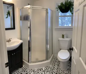 The Middlebury Cottage · 4 BR Modern Village Home · Hot Tub · Walk to Campus - Image 4