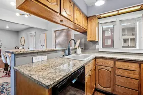Riverview Home - walking trails - convenient location - Image 3