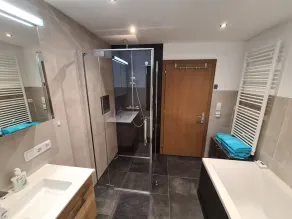 Sanierte, moderne und helle Wohnung in ruhiger Lage für 2 bis 5 Personen - Image 4