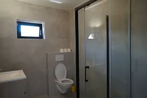 VILLA OSSATURE NY TRÆ MED SVØMBAD I boligområde - Image 4