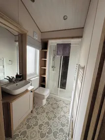 Harrogate Lodge - Sleeps4- South Facing Decking - Image 2