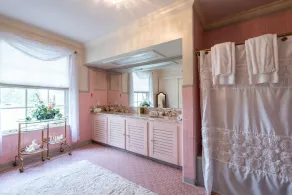 King Estate Suite w/ His & Hers Bathrooms at Blueberry Hill Estate - Image 4