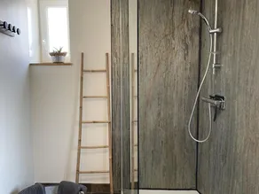 Warm contemporary lodging for 4, with shared pool - Image 4