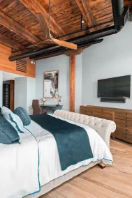 🌆One-of-a-Kind Downtown TC Penthouse | Luxe Design + Walk to Bay, Dining, Shops & Events ➠ 400W - Image 5