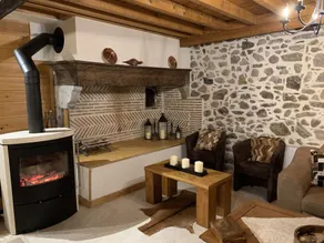 A beautifully renovated 18th-century house - Image 3
