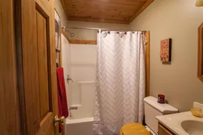2BD / 2. 5BA Cabin off Blue Ridge Parkway med King Master Suite, Creek, Fire Pit, Shuffleboard Table, nära Blowing Rock attraktioner och App Ski Mtn! - Image 3