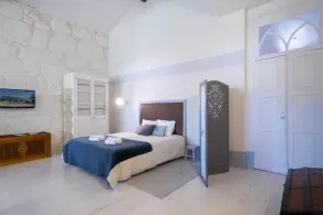 Trendy Flat Art Porto w Balcony by HostWise - Image 4