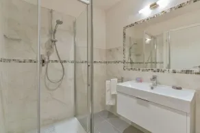 Brand New élégant et spacieux 3 BR 3 BTH Apt w / meubles en Italie - Image 5