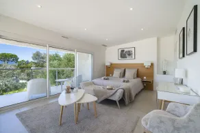 Beautiful contemporary villa, with splendid panoramic sea view - Image 4