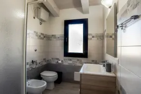 Holiday Home 'Prima Luce' with Terrace & Wi-Fi - Image 2