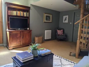 Luxury Cottage with Heated Pool - Image 2
