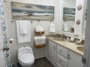 Casa Marina, Large private parking, comfortable and spacious, close to the beach and everything. - Image 4