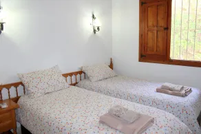 Bungalow Limoneros, beautiful gardens, communal pool, town centre 5 minutes walk - Image 5