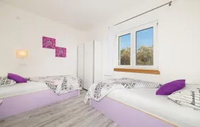 Three-Bedroom Holiday Home In Kastel Stari - Image 5
