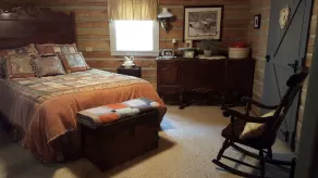 Cozy cabin in the foothills of North Carolina - Image 2