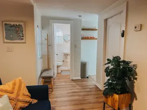 Tiny Cottage w/ private courtyard steps from Historic Downtown Sanford - Image 2