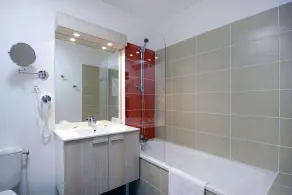 Appart Equipé Près de la Plage! Accès Piscine Saisonnière + Sauna - Image 4