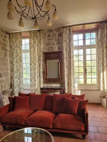 Beautiful estate with swimming pool and wooded grounds - Image 4