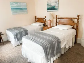 Classique Avon Shore House à deux pas de la plage avec parking extérieur - Image 3