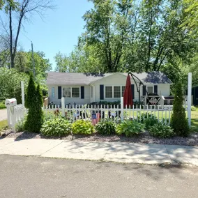 Steps from the beach,  Lakeview with Hot Tub - Image 2