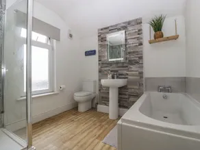 Lush House - Image 5