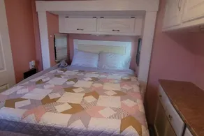 Logan Martin Lake Sunroom camper - Image 3