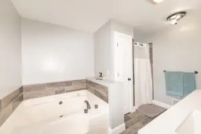 Gorgeous Saratoga Home with an inground pool- close to Racetrack and Downtown! - Image 4
