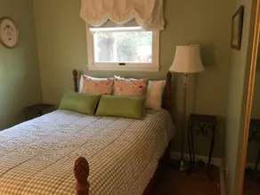 Entspannen Sie sich und genießen Sie diesen privaten Ort in Hampton Bays - Image 4