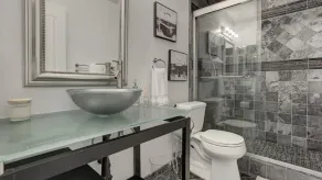 Executive 2 Bdrm Condo in the Heart of Biltmore - Image 5