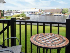 Ideal for a couple or small family wishing to discover the Norfolk Broads. - Image 5