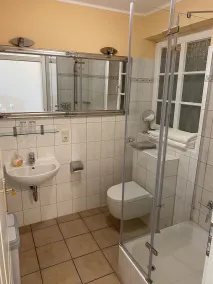 Spacious room for two - Image 2