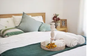 Emily’s Place - GREAT VIEWS, HUGE UNIT with MINTY KITCHEN - Image 4