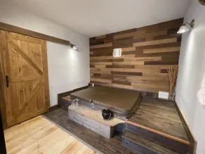 Country Suite - Private HotTub, KingBd, Downtown - Image 3