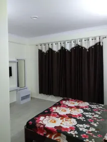 Apartamento totalmente amueblado (tres habitaciones con baño y cocina adjuntos) - Image 4