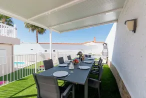 Smuk luksuriøs rummelig 4-sengs villa med havudsigt og privat afsondret pool - Image 4