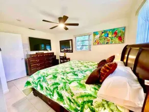 Work & Family Retreat: 3BR w/ Heated Pool, Fast Wi-Fi, Near Airport, Hard Rock - Image 4