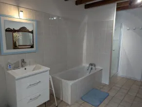 18th-century renovated cottage with large garden in Cognac vineyards - Image 3