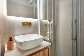 Wunderschöne Villa mit gepflegtem Garten, privatem Pool und Meerblick - Image 3