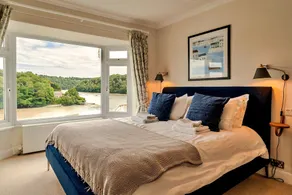 Stunning Waterfront Retreat With Hot Tub, No Deposit - Image 4